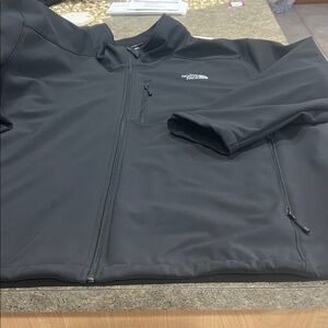 The North Face Black Men’s Softshell Full-Zip Performance Jacket